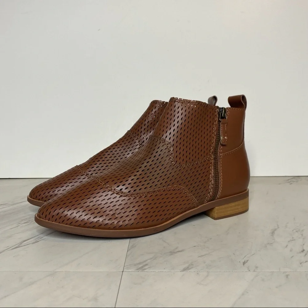 New! Kelsi Dagger KDB Alaska Brown Bootie 9